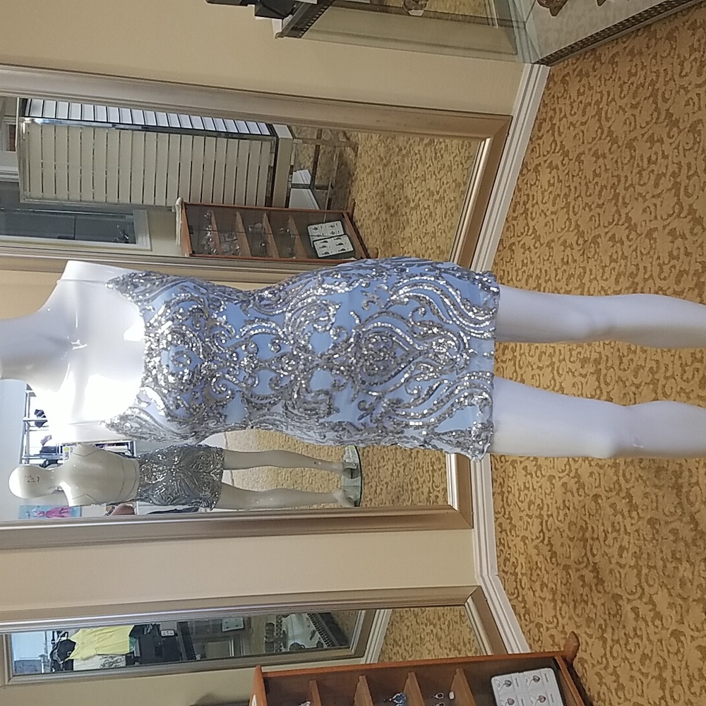 Windsor size small homecoming dress